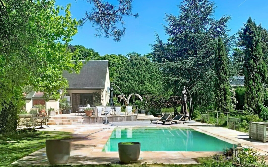 Propriété d’exception à vendre avec piscine et dépendance sur 45 ares à Châtillon