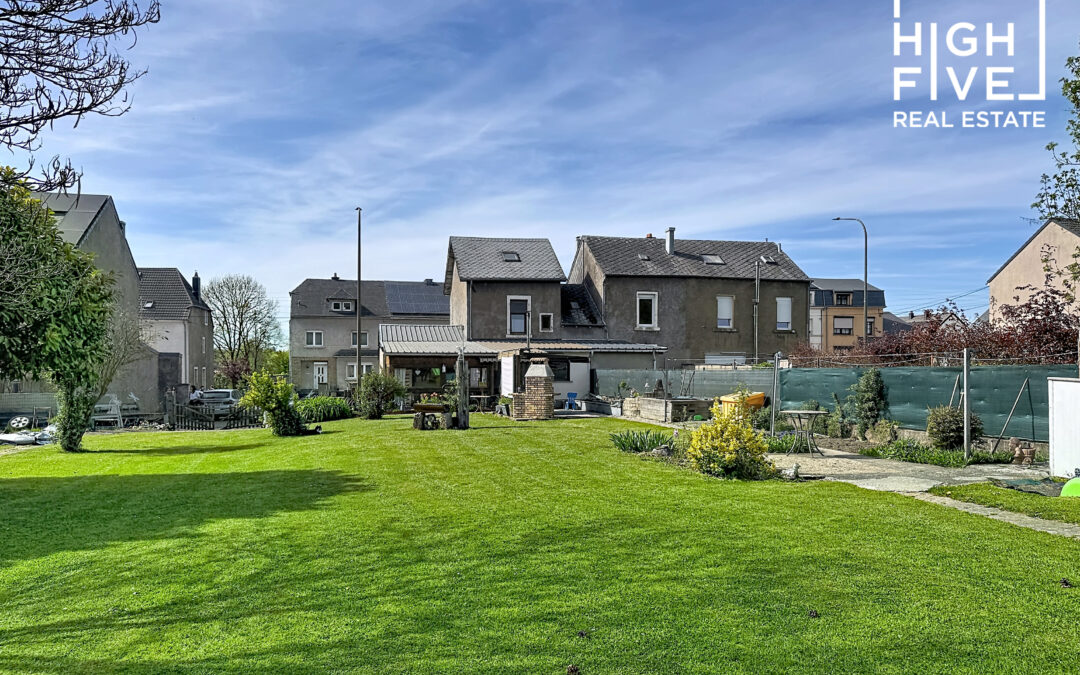 Maison avec vaste terrain à bâtir à Aubange